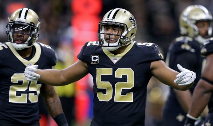 Dec 24, 2017; New Orleans Saints linebacker Craig Robertson (52) against the Atlanta Falcons. Mandatory Credit: Chuck Cook-USA TODAY Sports